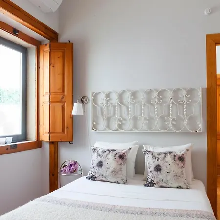 Alfama Terrace With Authentic Xviii Tiles And Historic Notes 3 Bedrooms & 2 Bathrooms Ac * Lisboa