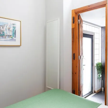 Alfama Terrace With Authentic Xviii Tiles And Historic Notes 3 Bedrooms & 2 Bathrooms Ac Apartment Lisbon