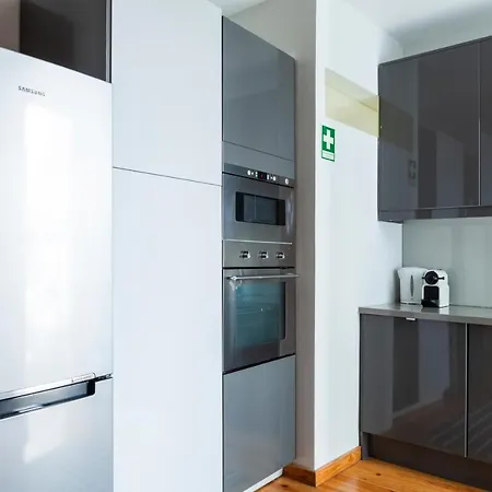 Alfama Terrace With Authentic Xviii Tiles And Historic Notes 3 Bedrooms & 2 Bathrooms Ac Διαμέρισμα