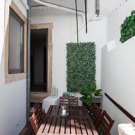 Alfama Terrace With Authentic Xviii Tiles And Historic Notes 3 Bedrooms & 2 Bathrooms Ac Lisboa