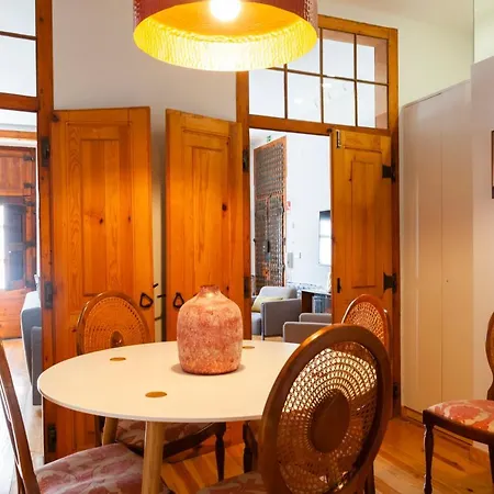 Alfama Terrace With Authentic Xviii Tiles And Historic Notes 3 Bedrooms & 2 Bathrooms Ac