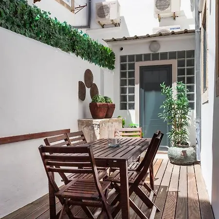 Alfama Terrace With Authentic Xviii Tiles And Historic Notes 3 Bedrooms & 2 Bathrooms Ac Apartament