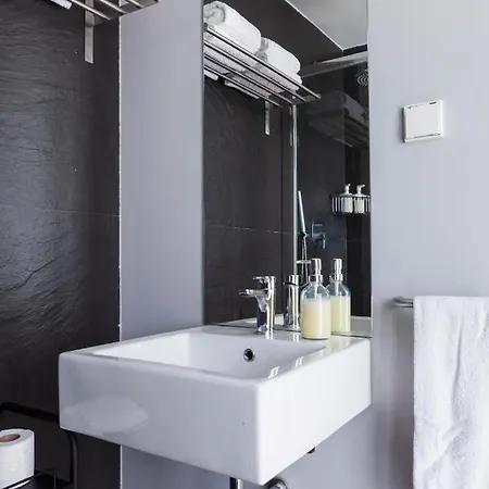 Alfama Terrace With Authentic Xviii Tiles And Historic Notes 3 Bedrooms & 2 Bathrooms Ac Apartament