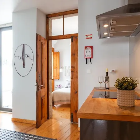 Alfama Terrace With Authentic Xviii Tiles And Historic Notes 3 Bedrooms & 2 Bathrooms Ac *