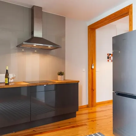 Alfama Terrace With Authentic Xviii Tiles And Historic Notes 3 Bedrooms & 2 Bathrooms Ac Apartament Lizbona