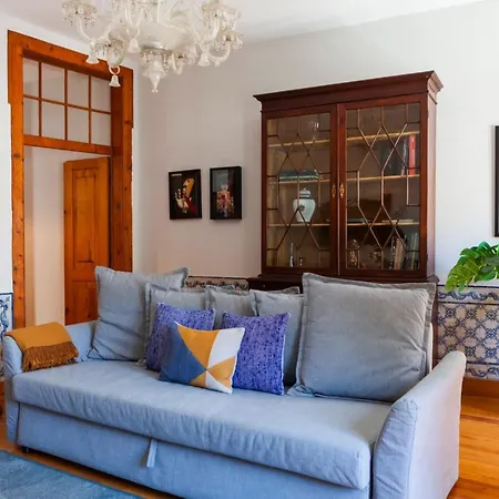 Alfama Terrace With Authentic Xviii Tiles And Historic Notes 3 Bedrooms & 2 Bathrooms Ac