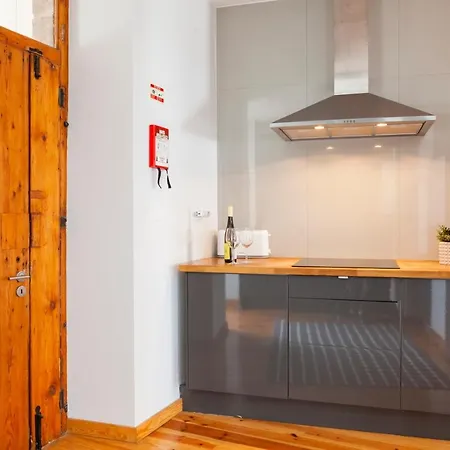 Apartament Alfama Terrace With Authentic Xviii Tiles And Historic Notes 3 Bedrooms & 2 Bathrooms Ac *