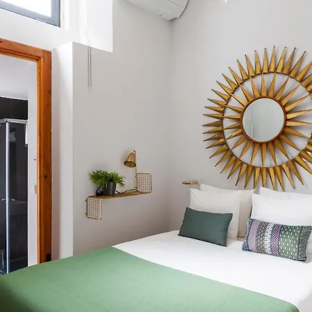 Alfama Terrace With Authentic Xviii Tiles And Historic Notes 3 Bedrooms & 2 Bathrooms Ac Lisbona